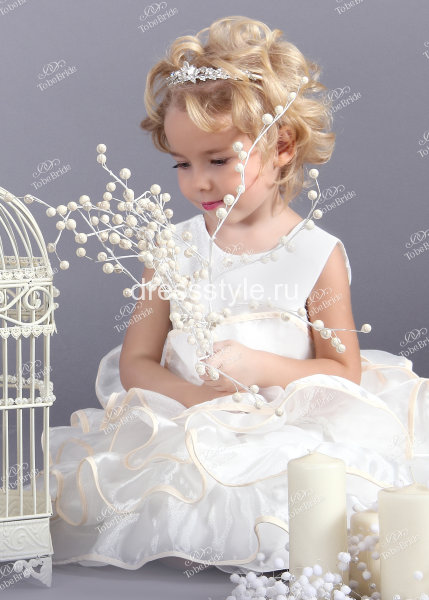 Детское белое атласное платье  расшитое золотой нитью и искусственным жемчугом  HB005D