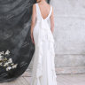 Свадебное платье с V-образным вырезом на спине и драпировкой волнами  к низу платья NN010